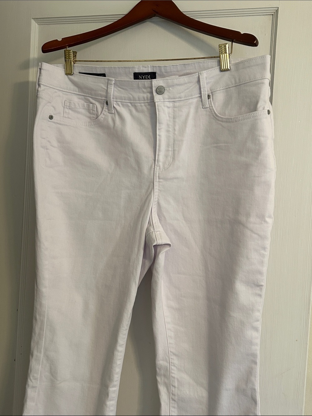 NYDJ Women's White Cropped jeans.
